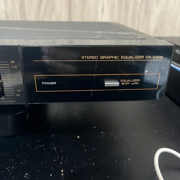 MITSUBISHI DA-G108 7-Band Stereo Graphic Equalizer Powers On (read) - Picture 5 of 10